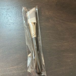 MAC 171S smooth edge all over face brush, new in package